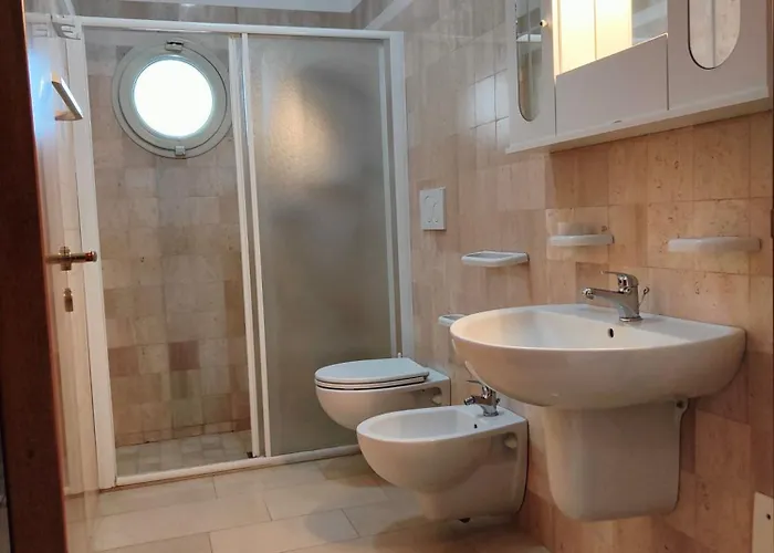 Quadrilocale Dafne 2 In Centro Vista Mare Salento Ugento Vakantiehuis Torre San Giovanni
